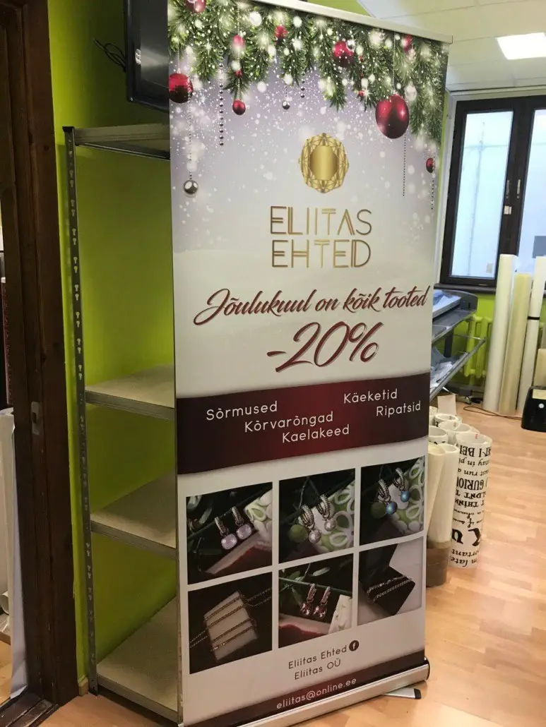 Roll-up stend jõulukaunistuste ja ehete fotodega