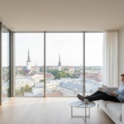 Päikesekaitsekile akendele Tallinnas: Parim lahendus kuumuse vastu 2026