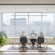 Aknakleebised kontorisse Tallinnas: Modernsed lahendused ja trendid 2026