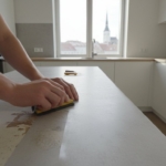 Köögi töötasapinna kiletamine Tallinnas: Kuidas uuendada kööki soodsalt ja stiilselt (2026)