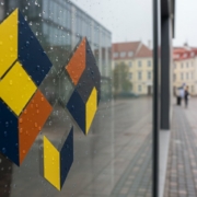 Ilmastikukindel kleebis Tallinnas: Kestev ja loominguline lahendus 2026. aastal